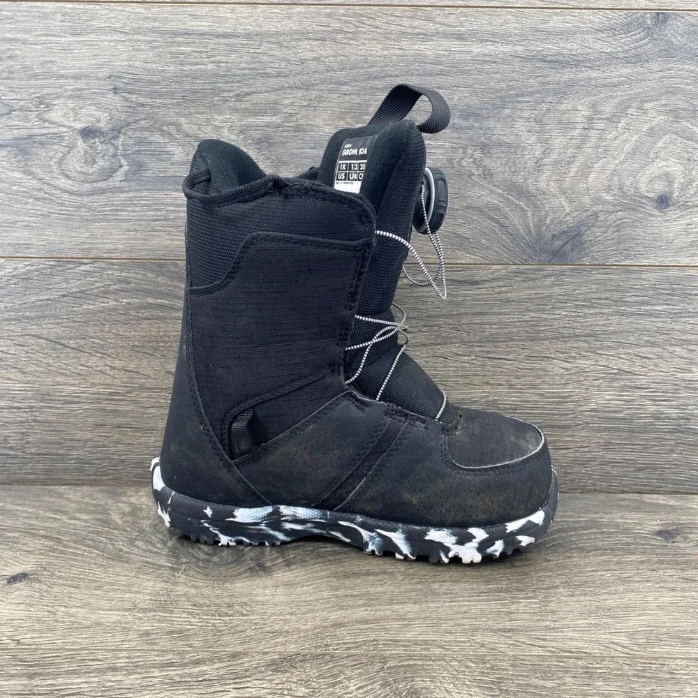 Burton Grom BOA Snowboard Boots Kids 1K Black White Marbled Sole 15089102